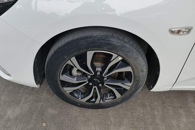 Used Chevrolet Monza 2022 Light Hybrid RS 330T Automatic Comfort Edition Left Front Wheel Hub