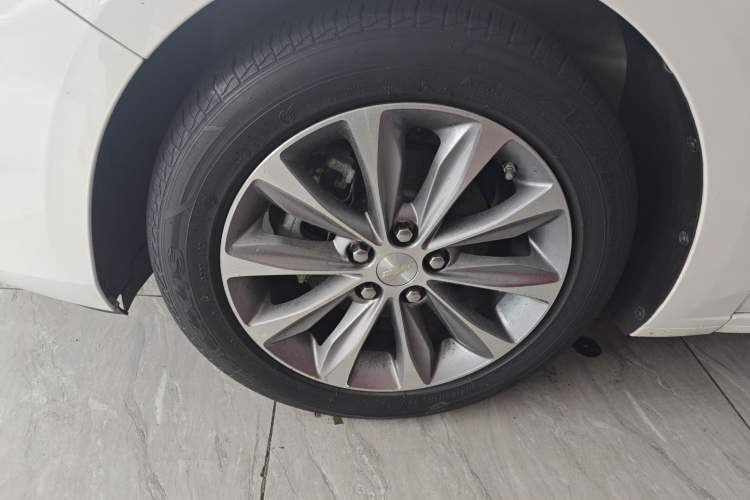 Used Chevrolet Monza 2022 320 Automatic Enjoyment Edition Left Front Wheel Hub