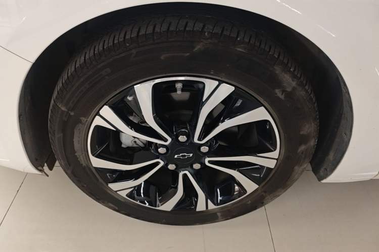 Used Chevrolet Monza 2022 Light Hybrid RS 330T Automatic Comfort Edition Left Front Wheel Hub