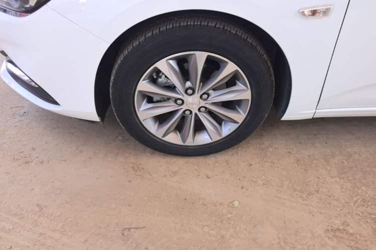 Used Chevrolet Monza 2022 320 Automatic Enjoyment Sunroof Version Left Front Wheel Hub