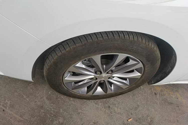 Used Chevrolet Monza 2022 320 Automatic Enjoyment Sunroof Version Left Front Wheel Hub