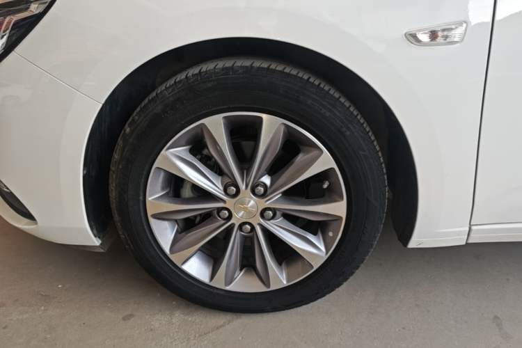 Used Chevrolet Monza 2022 320 Automatic Enjoyment Sunroof Version Left Front Wheel Hub