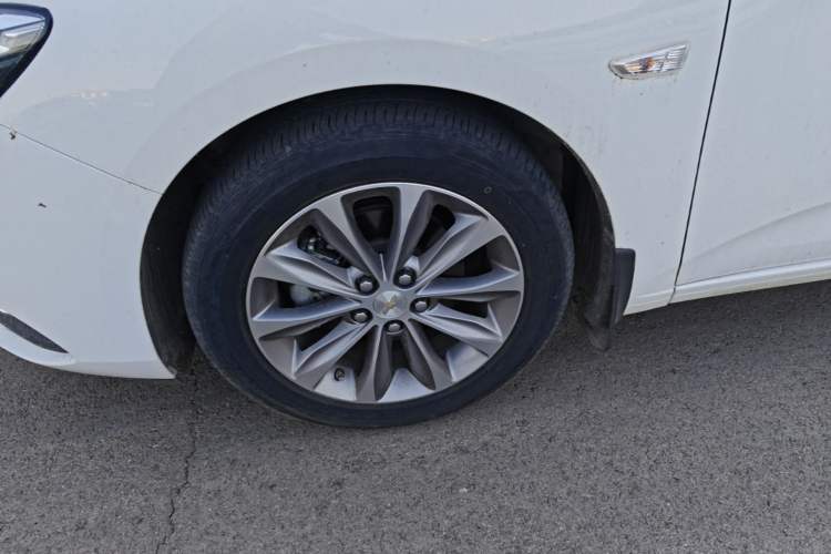 Used Chevrolet Monza 2022 320 Automatic Enjoyment Sunroof Version Left Front Wheel Hub