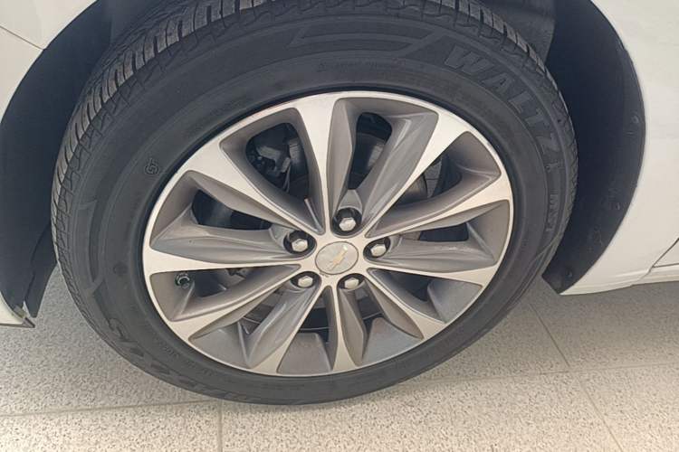 Used Chevrolet Monza 2022 320 Automatic Enjoyment Sunroof Version Left Front Wheel Hub