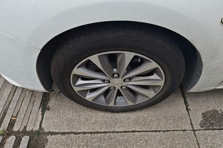 Used Chevrolet Monza 2022 320 Automatic Enjoyment Edition Left Front Wheel Hub