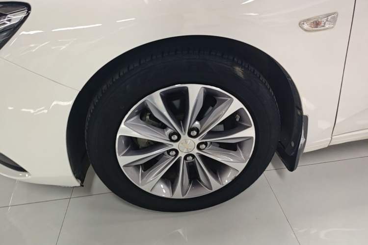 Used Chevrolet Monza 2022 320 Automatic Enjoyment Sunroof Version Left Front Wheel Hub