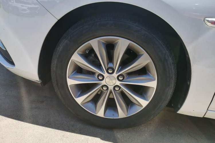 Used Chevrolet Monza 2022 320 Automatic Enjoyment Sunroof Version Left Front Wheel Hub