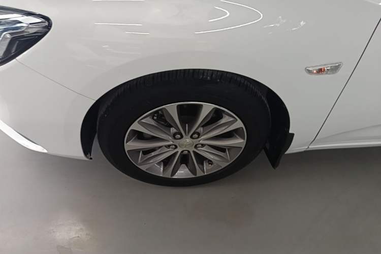 Used Chevrolet Monza 2022 320 Automatic Enjoyment Sunroof Version Left Front Wheel Hub