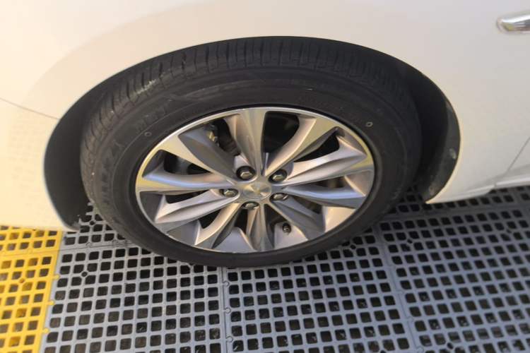 Used Chevrolet Monza 2022 320 Automatic Enjoyment Sunroof Version Left Front Wheel Hub