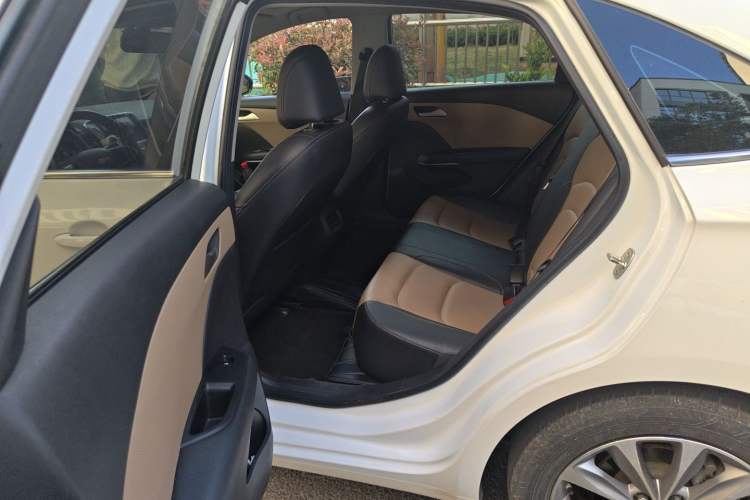 Used Chevrolet Monza 2022 320 Automatic Enjoyment Sunroof Version Left Rear Seat
