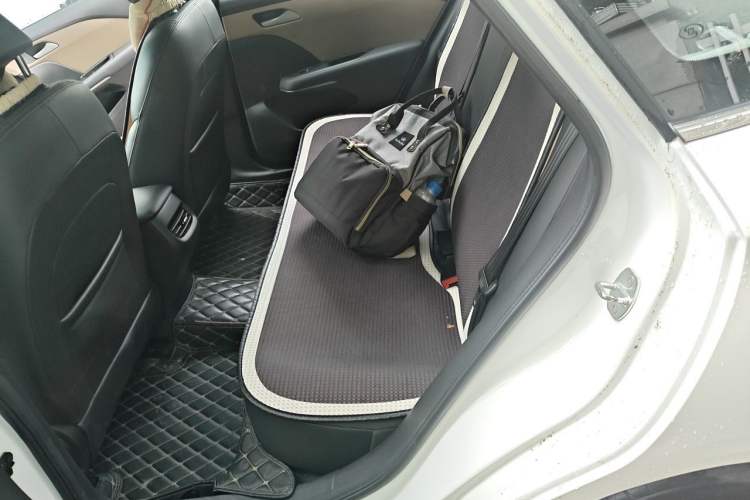 Used Chevrolet Monza 2022 320 Automatic Enjoyment Sunroof Version Left Rear Seat