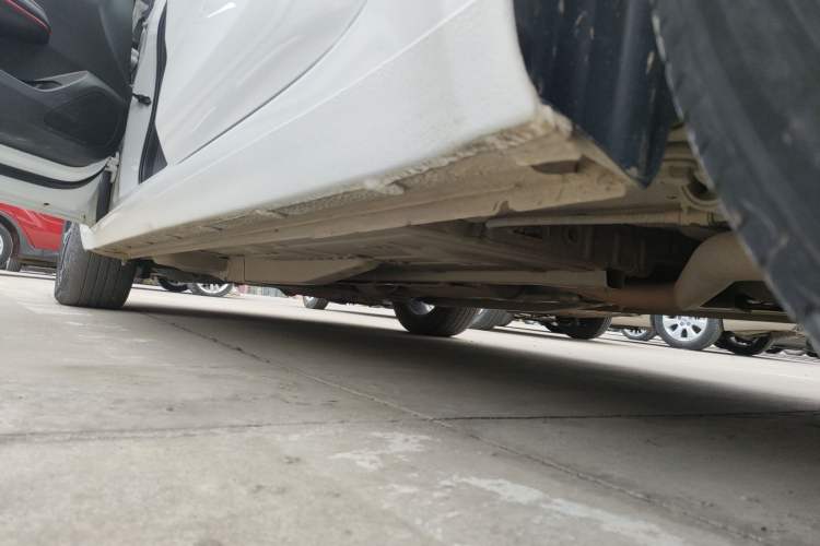Used Chevrolet Monza 2022 Light Hybrid RS 330T Automatic Comfort Edition Left Side Sill