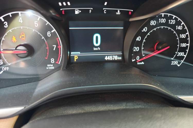 Used Chevrolet Monza 2022 320 Automatic Enjoyment Sunroof Version Odometer Close Up