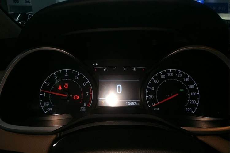 Used Chevrolet Monza 2022 320 Automatic Enjoyment Sunroof Version Odometer Close Up