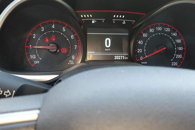 Used Chevrolet Monza 2022 Light Hybrid RS 330T Automatic Comfort Edition Odometer Close Up
