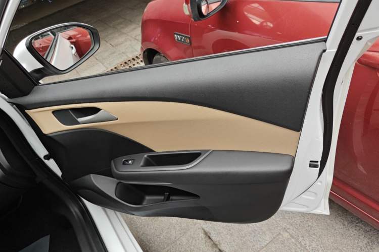 Used Chevrolet Monza 2022 320 Automatic Enjoyment Sunroof Version Right Front Door Interior