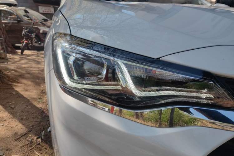 Used Chevrolet Monza 2022 320 Automatic Enjoyment Sunroof Version Right Front Headlight