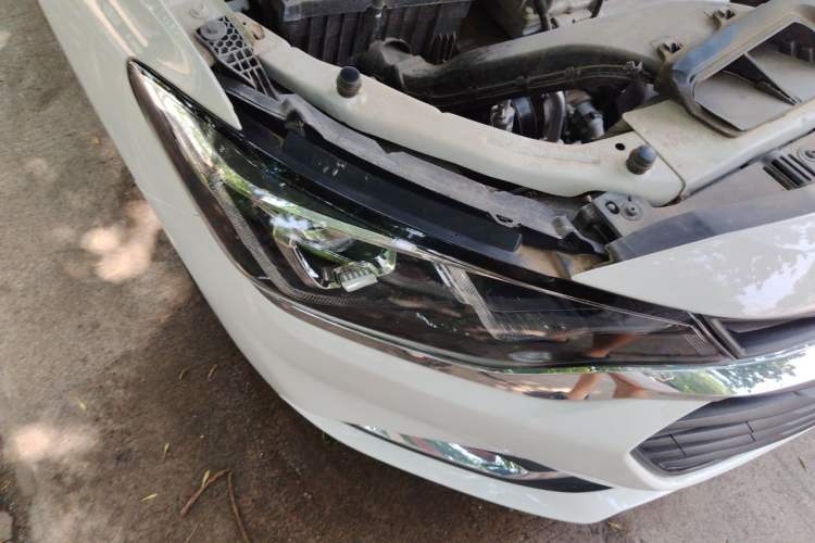 Used Chevrolet Monza 2022 320 Automatic Enjoyment Sunroof Version Right Front Headlight