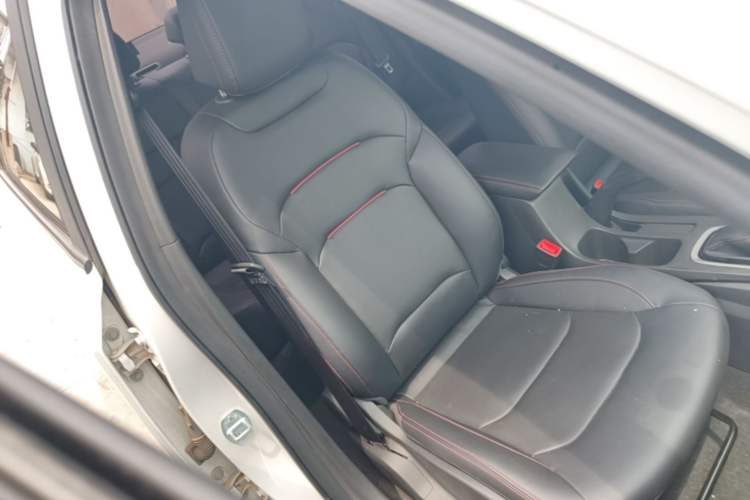 Used Chevrolet Monza 2022 Light Hybrid RS 330T Automatic Comfort Edition Right Front Seat