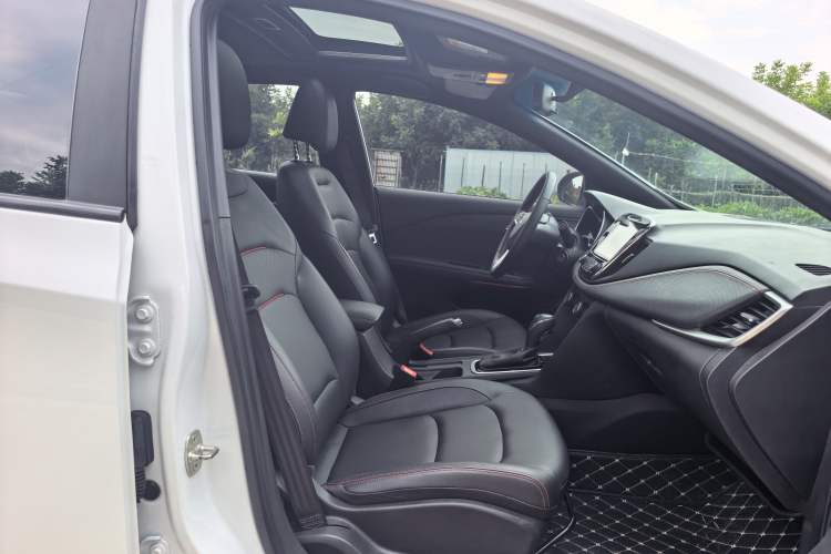 Used Chevrolet Monza 2022 Light Hybrid RS 330T Automatic Comfort Edition Right Front Seat