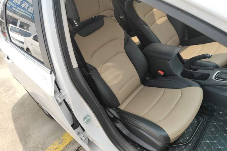 Used Chevrolet Monza 2022 320 Automatic Enjoyment Sunroof Version Right Front Seat