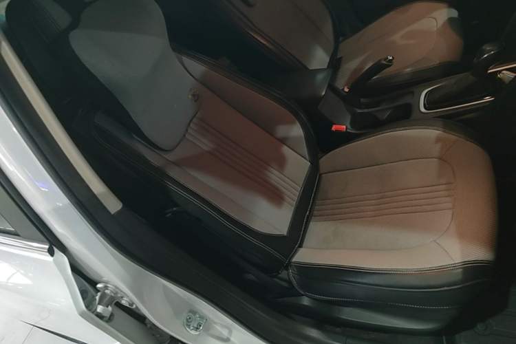 Used Chevrolet Monza 2022 320 Automatic Enjoyment Sunroof Version Right Front Seat