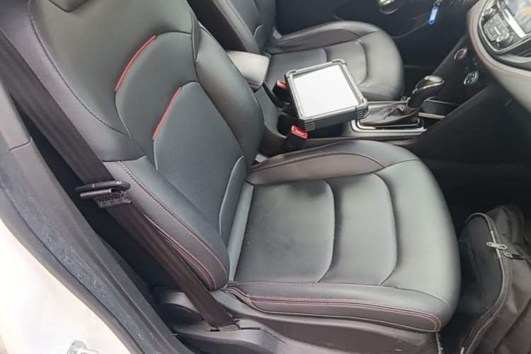 Used Chevrolet Monza 2022 Light Hybrid RS 330T Automatic Comfort Edition Right Front Seat