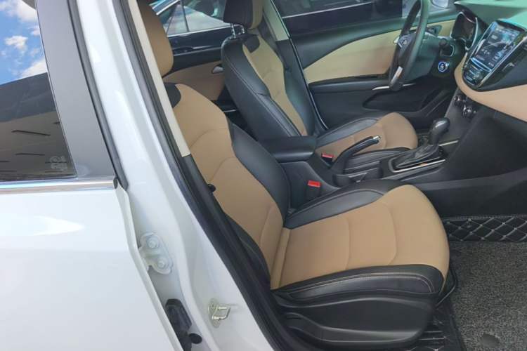 Used Chevrolet Monza 2022 320 Automatic Enjoyment Sunroof Version Right Front Seat