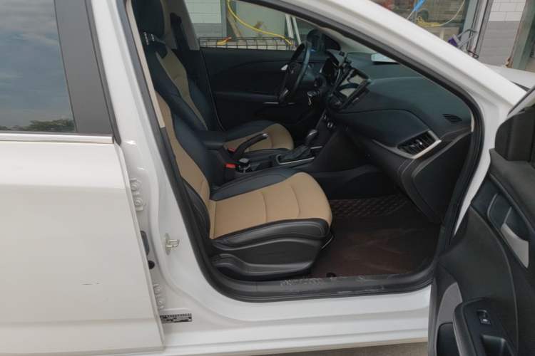 Used Chevrolet Monza 2022 320 Automatic Enjoyment Sunroof Version Right Front Seat