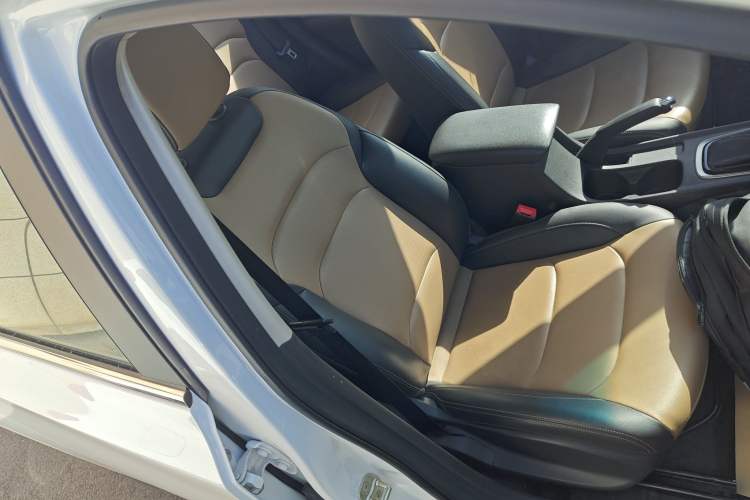 Used Chevrolet Monza 2022 320 Automatic Enjoyment Sunroof Version Right Front Seat