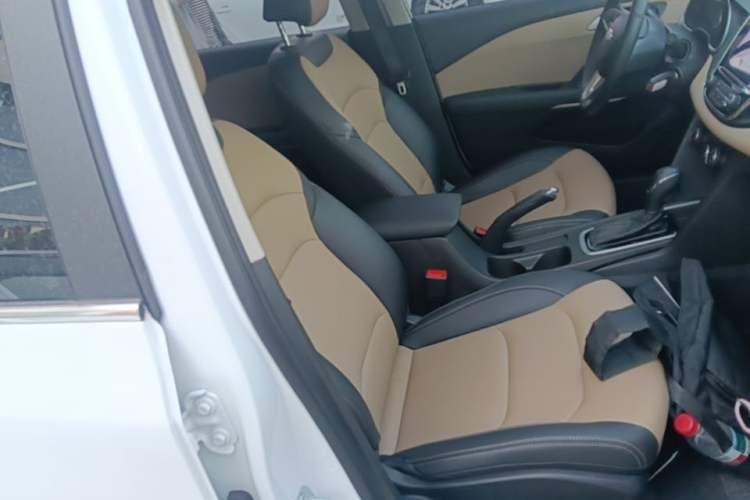 Used Chevrolet Monza 2022 320 Automatic Enjoyment Sunroof Version Right Front Seat