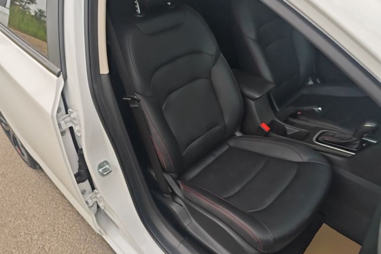 Used Chevrolet Monza 2022 Light Hybrid Redline 320T Dual-Clutch Thrilling Edition Right Front Seat