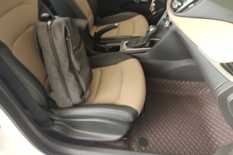 Used Chevrolet Monza 2022 320 Automatic Enjoyment Edition Right Front Seat