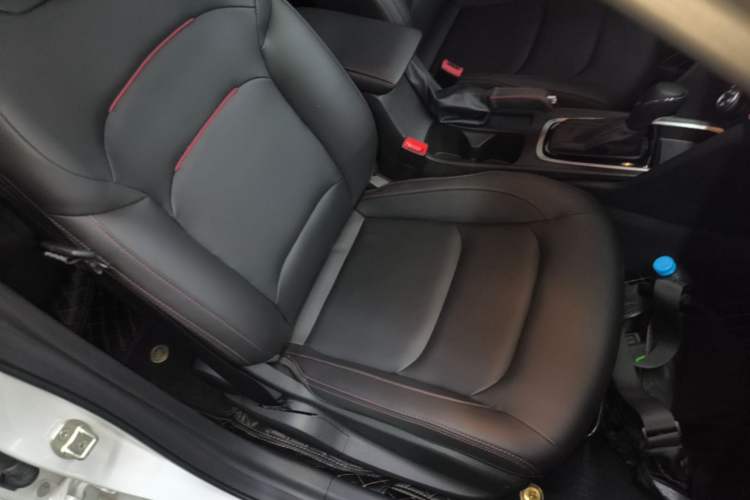 Used Chevrolet Monza 2022 Light Hybrid RS 330T Automatic Comfort Edition Right Front Seat