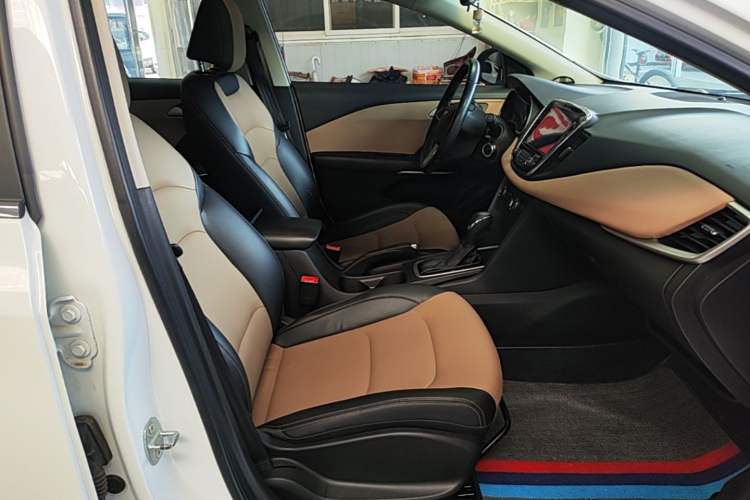Used Chevrolet Monza 2022 320 Automatic Enjoyment Sunroof Version Right Front Seat
