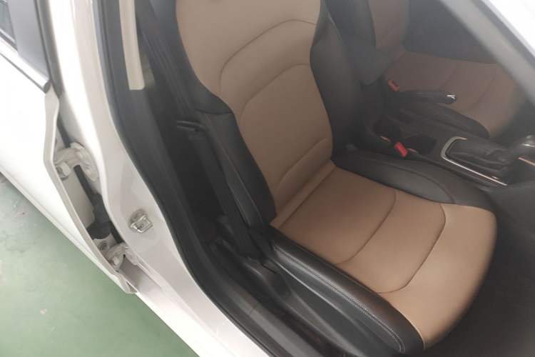 Used Chevrolet Monza 2022 320 Automatic Enjoyment Edition Right Front Seat