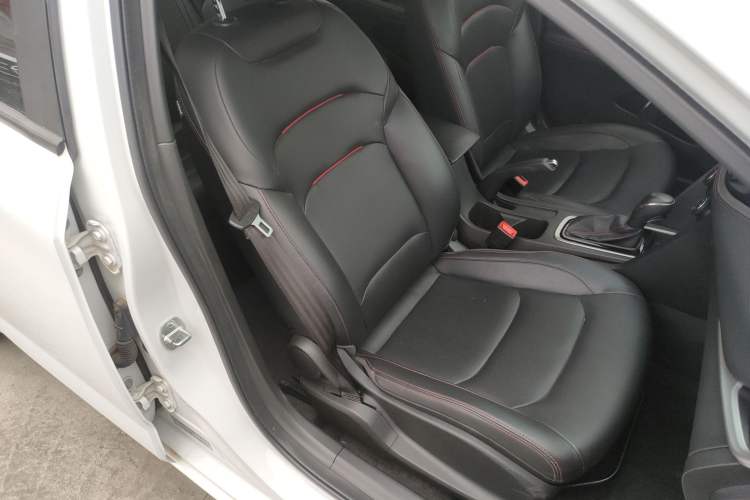 Used Chevrolet Monza 2022 Light Hybrid RS 330T Automatic Comfort Edition Right Front Seat