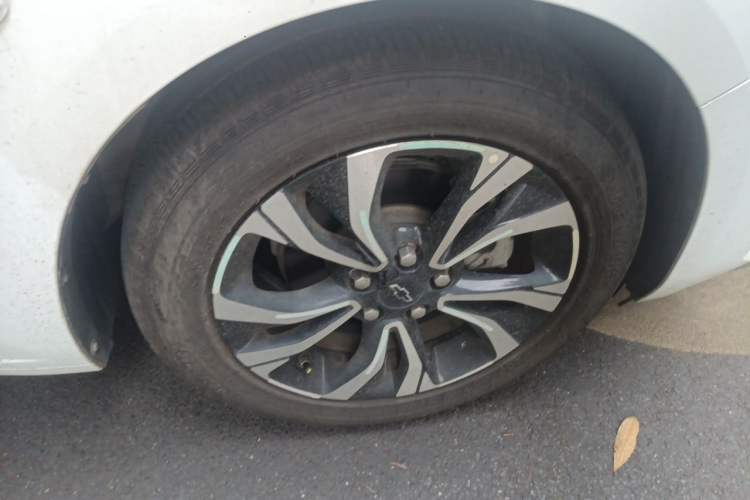 Used Chevrolet Monza 2022 Light Hybrid RS 330T Automatic Comfort Edition Right Front Wheel Hub