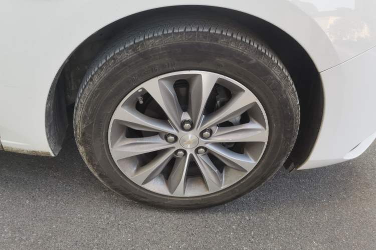 Used Chevrolet Monza 2022 320 Automatic Enjoyment Sunroof Version Right Front Wheel Hub