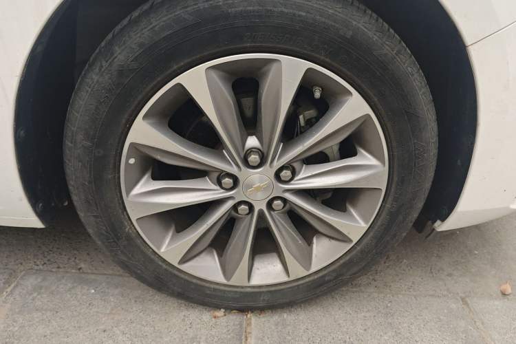 Used Chevrolet Monza 2022 320 Automatic Enjoyment Edition Right Front Wheel Hub