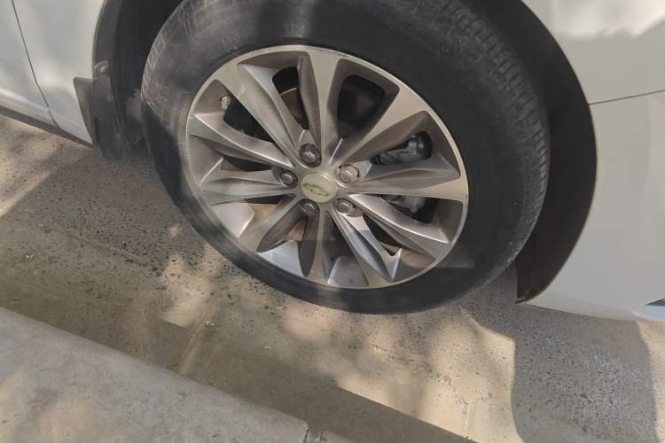 Used Chevrolet Monza 2022 320 Automatic Enjoyment Sunroof Version Right Front Wheel Hub