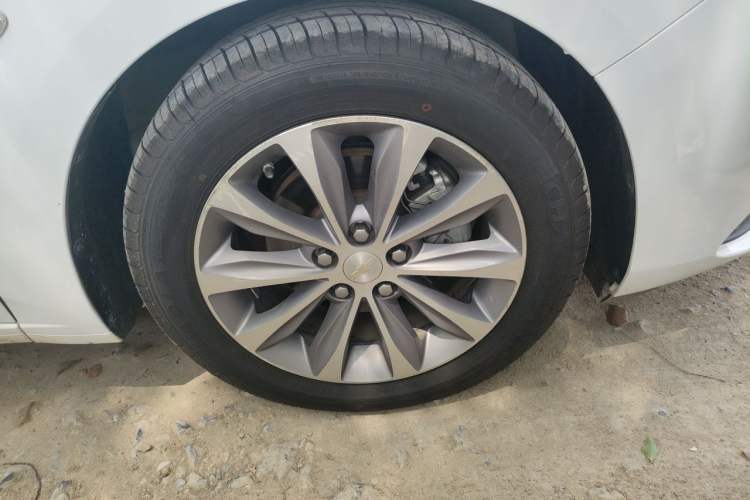 Used Chevrolet Monza 2022 320 Automatic Enjoyment Sunroof Version Right Front Wheel Hub
