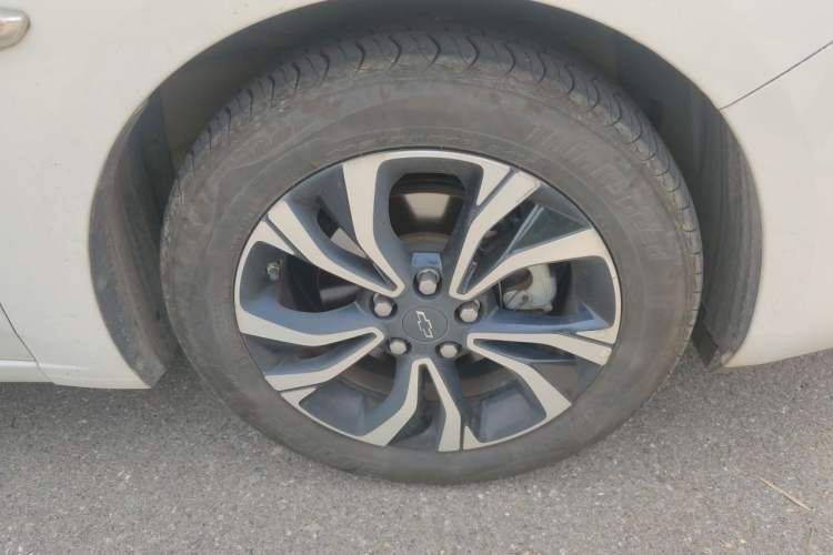 Used Chevrolet Monza 2022 Light Hybrid RS 330T Automatic Comfort Edition Right Front Wheel Hub