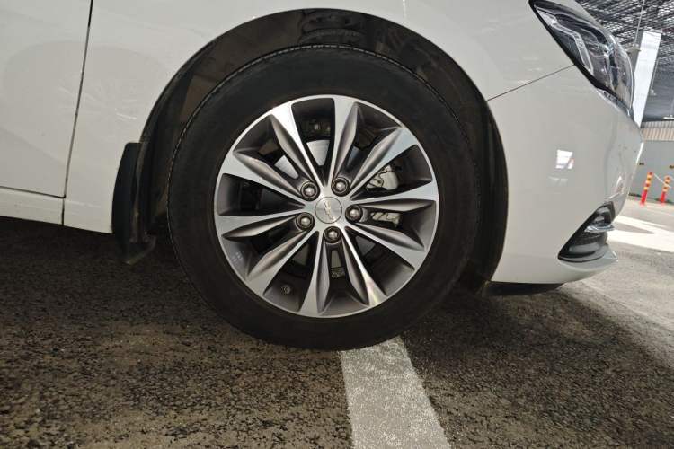 Used Chevrolet Monza 2022 320 Automatic Enjoyment Edition Right Front Wheel Hub