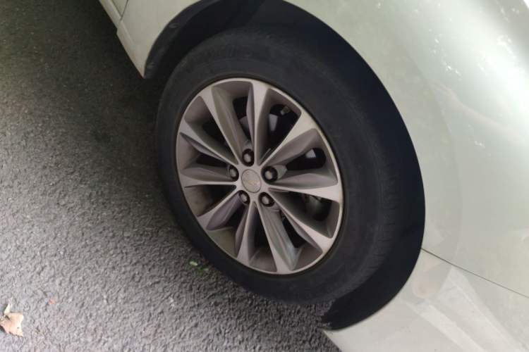Used Chevrolet Monza 2022 320 Automatic Enjoyment Sunroof Version Right Front Wheel Hub