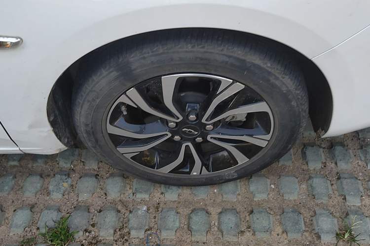 Used Chevrolet Monza 2022 Light Hybrid RS 330T Automatic Comfort Edition Right Front Wheel Hub
