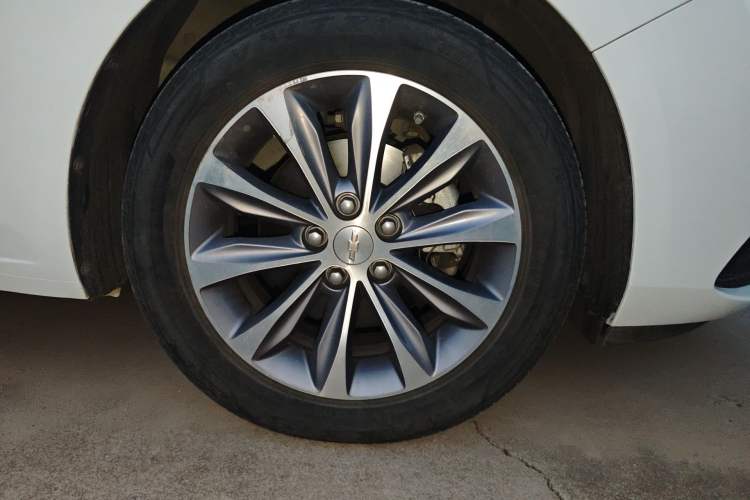 Used Chevrolet Monza 2022 320 Automatic Enjoyment Sunroof Version Right Front Wheel Hub