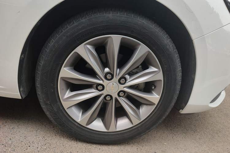 Used Chevrolet Monza 2022 320 Automatic Enjoyment Sunroof Version Right Front Wheel Hub