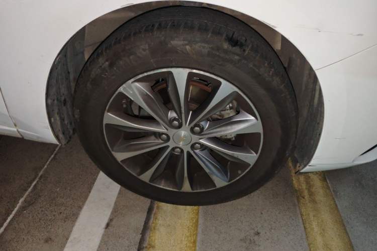 Used Chevrolet Monza 2022 320 Automatic Enjoyment Edition Right Front Wheel Hub