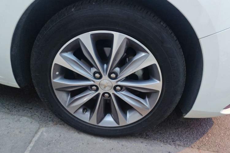 Used Chevrolet Monza 2022 320 Automatic Enjoyment Sunroof Version Right Front Wheel Hub